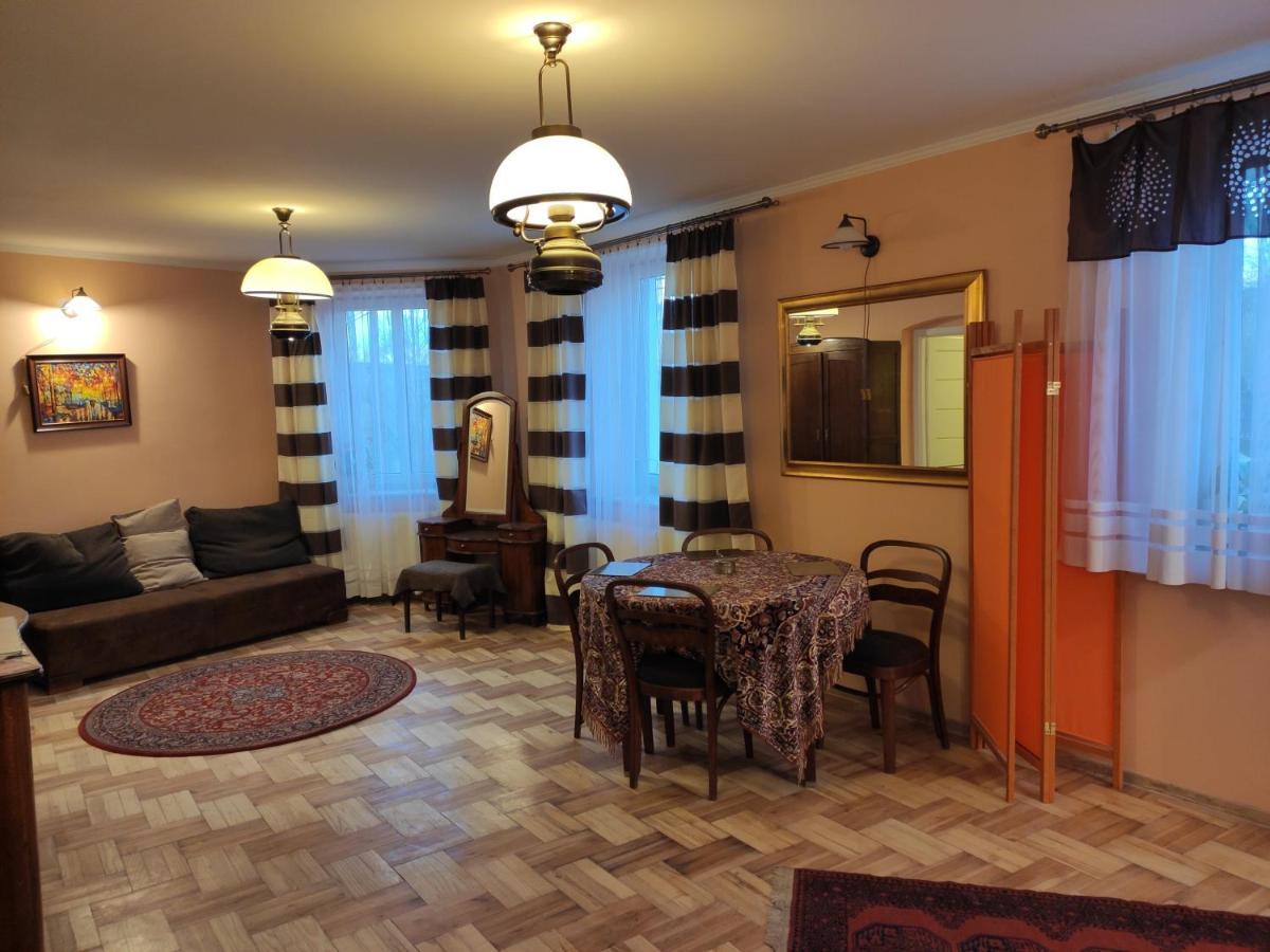 Appartement Dom Pod Zegarem à Przemyśl Extérieur photo