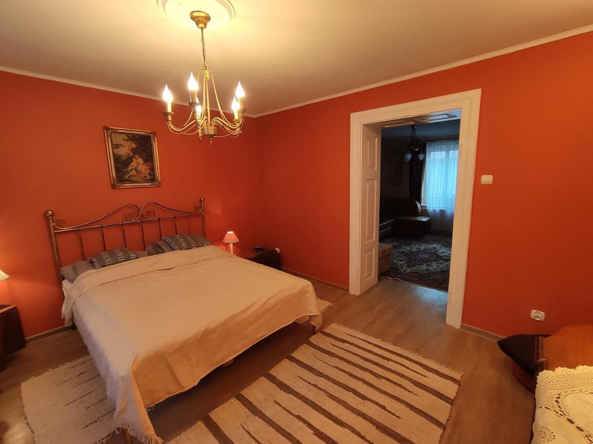 Appartement Dom Pod Zegarem à Przemyśl Extérieur photo