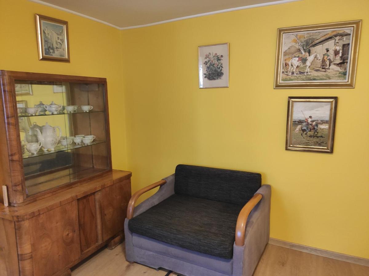 Appartement Dom Pod Zegarem à Przemyśl Extérieur photo