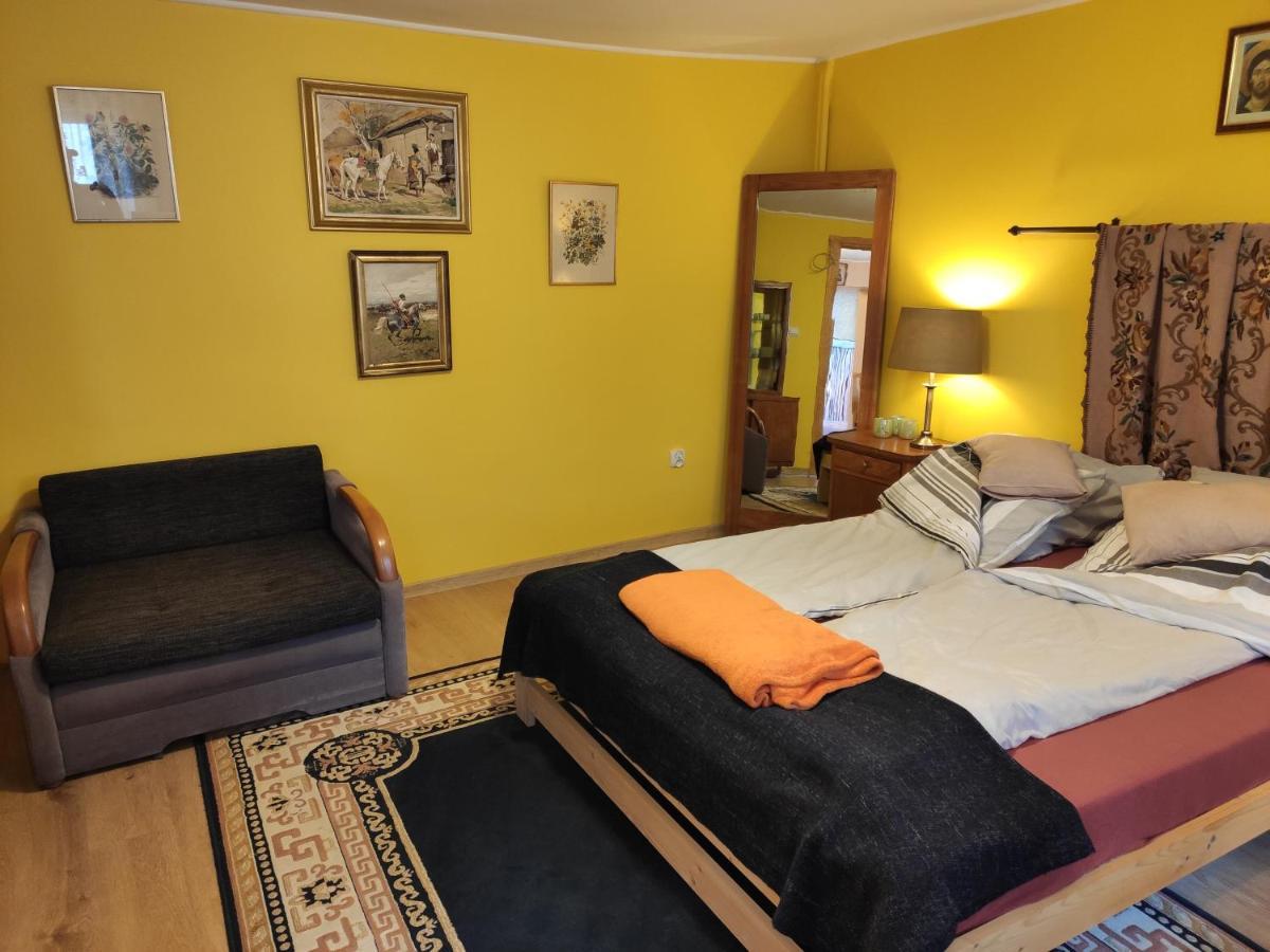 Appartement Dom Pod Zegarem à Przemyśl Extérieur photo